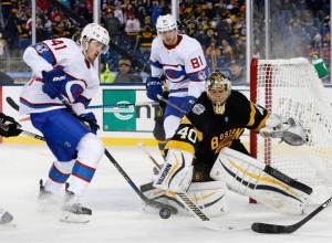 Zach Trotman - Boston Bruins - 2016 NHL Winter Classic - Game